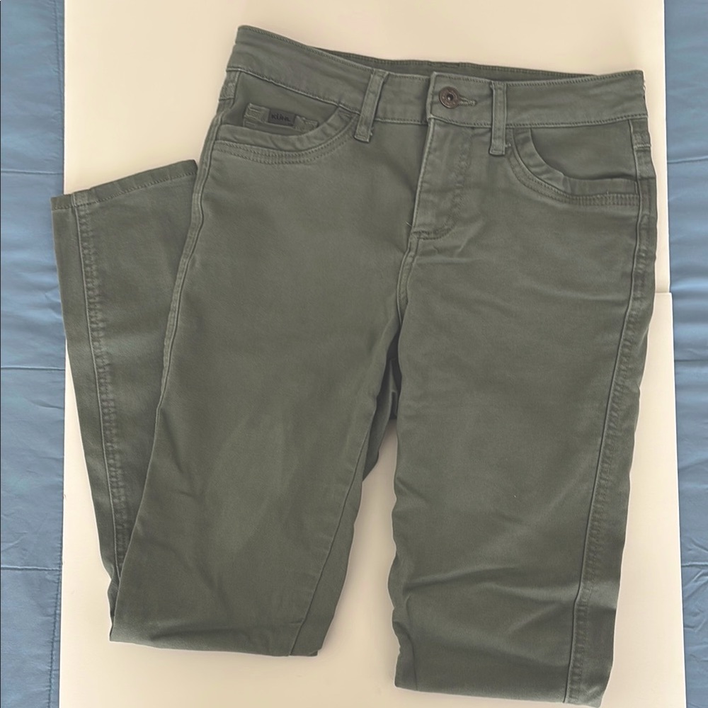 Kuhl Kontour Skinny Short Pants with 29” inseam
